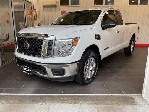 2017 Nissan Titan SV