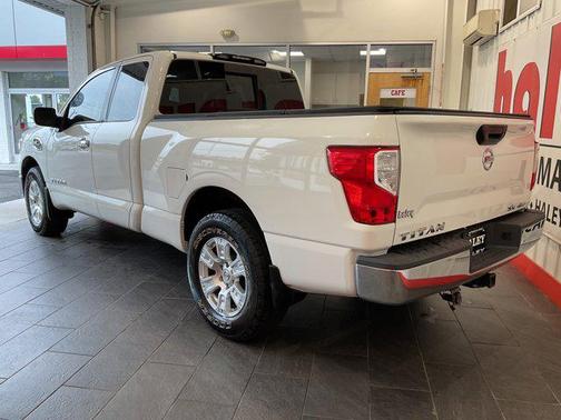 2017 Nissan Titan SV