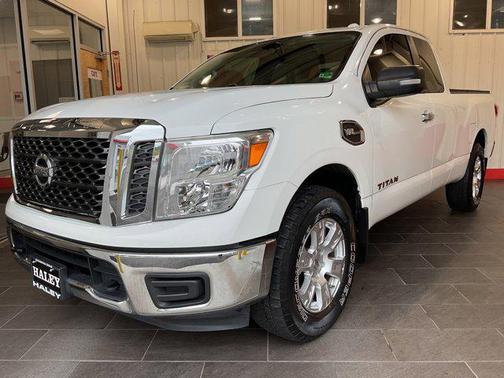 2017 Nissan Titan SV