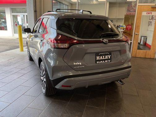 2022 Nissan Kicks SV