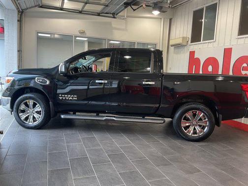 2017 Nissan Titan SL
