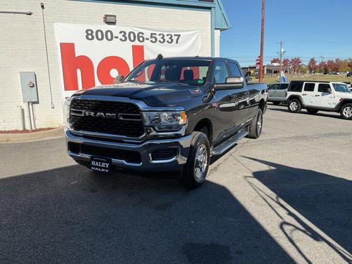 2022 RAM 2500 Big Horn Crew Cab 4x4 8' Box
