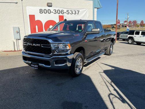 2022 RAM 2500 Big Horn Crew Cab 4x4 8' Box