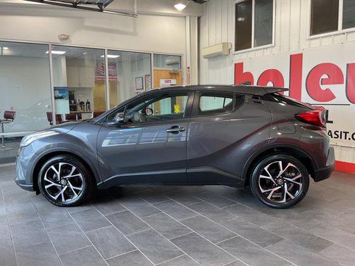 2022 Toyota C-HR XLE