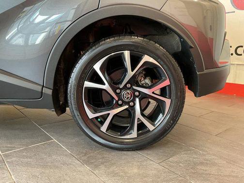 2022 Toyota C-HR XLE