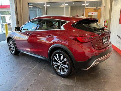 2017 INFINITI QX30 Premium
