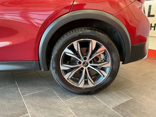 2017 INFINITI QX30 Premium