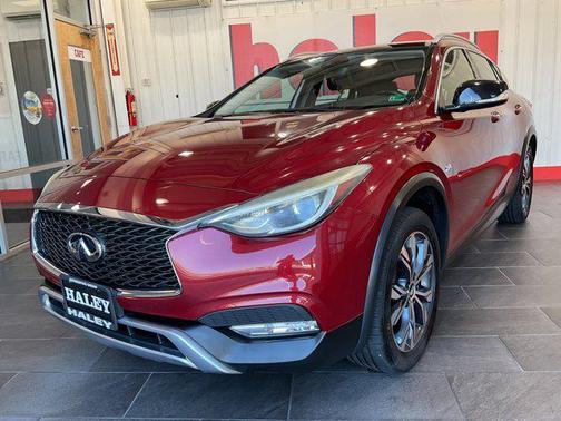 2017 INFINITI QX30 Premium