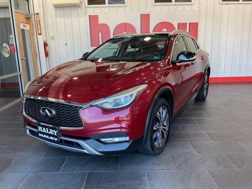 2017 INFINITI QX30 Premium