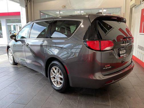 2022 Chrysler Voyager LX