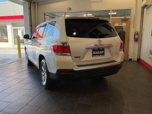 2012 Toyota Highlander SE