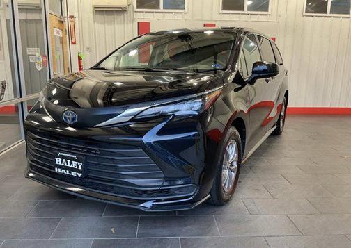 2024 Toyota Sienna LE