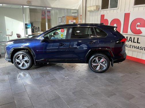 2025 Toyota RAV4 Hybrid SE
