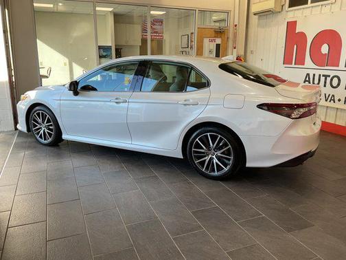 2023 Toyota Camry Hybrid XLE