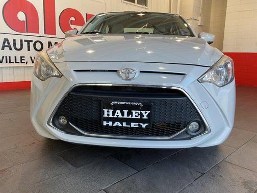 2019 Toyota Yaris Sedan LE