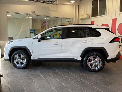 2025 Toyota RAV4 Hybrid XLE