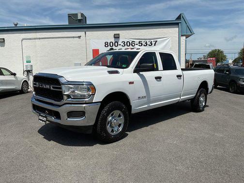 2022 RAM 2500 Tradesman Crew Cab 4x4 8' Box