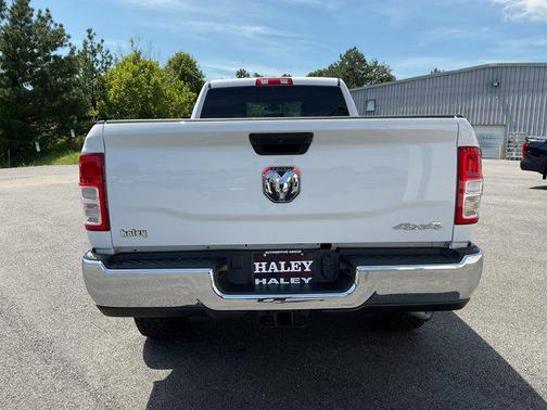 2022 RAM 2500 Tradesman Crew Cab 4x4 8' Box