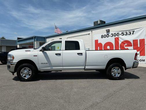 2022 RAM 2500 Tradesman Crew Cab 4x4 8' Box