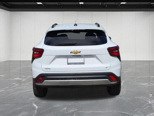 Summit White 2025 Chevrolet Trax LT