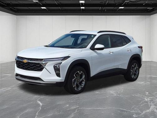 Summit White 2025 Chevrolet Trax LT