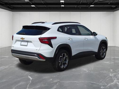 Summit White 2025 Chevrolet Trax LT