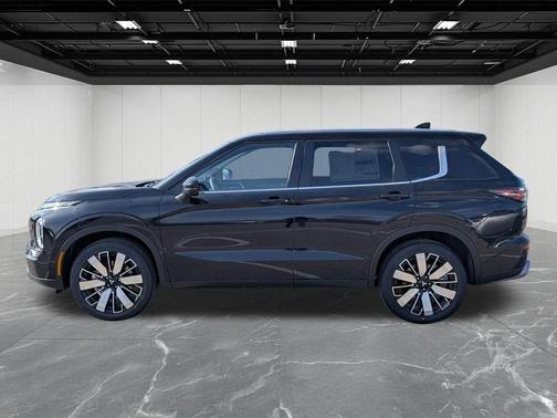 Labrador Black Pearl 2026 Mitsubishi Outlander LE