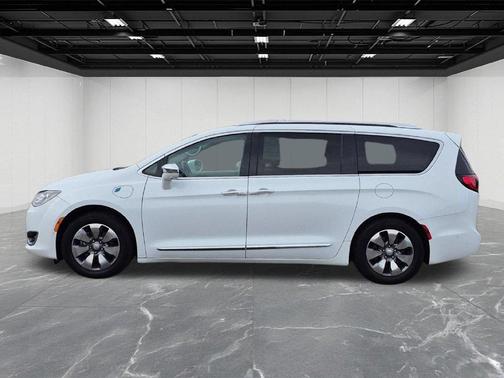 Bright White Clearcoat 2018 Chrysler Pacifica Hybrid Limited