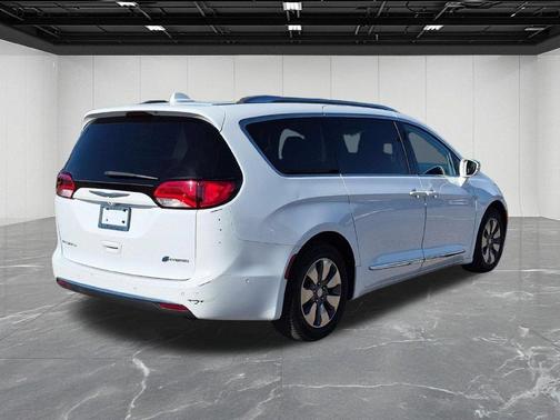 Bright White Clearcoat 2018 Chrysler Pacifica Hybrid Limited