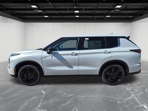White Diamond 2026 Mitsubishi Outlander Trail Edition
