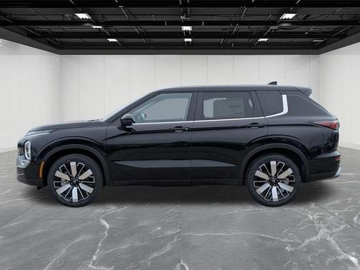 Labrador Black Pearl 2026 Mitsubishi Outlander SE