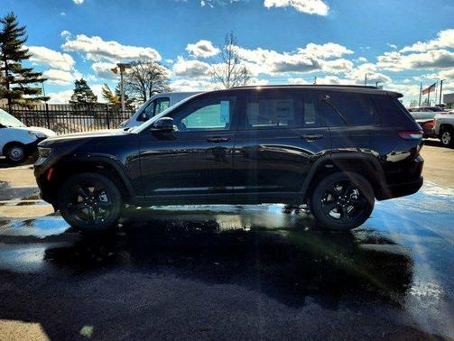 2025 Jeep Grand Cherokee L Laredo