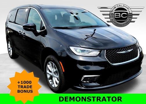 Diamond Black 2025 Chrysler Pacifica Select