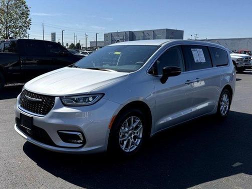 2024 Chrysler Pacifica Touring-L