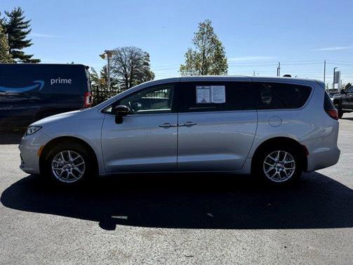 2024 Chrysler Pacifica Touring-L