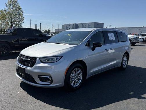 2024 Chrysler Pacifica Touring-L