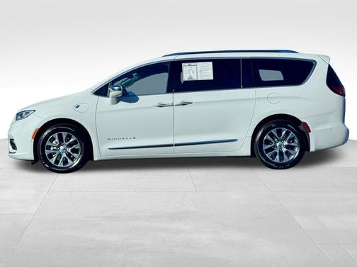 Bright White Clearcoat 2024 Chrysler Pacifica Hybrid Pinnacle
