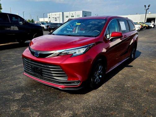 2022 Toyota Sienna LE