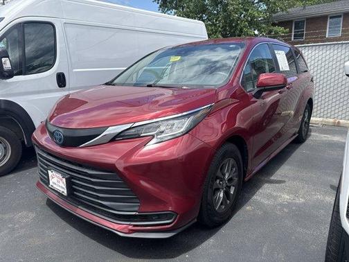 2022 Toyota Sienna LE