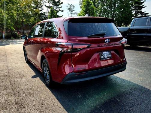 2022 Toyota Sienna LE