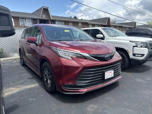 2022 Toyota Sienna LE