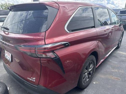 2022 Toyota Sienna LE