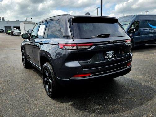 2022 Jeep Grand Cherokee Altitude