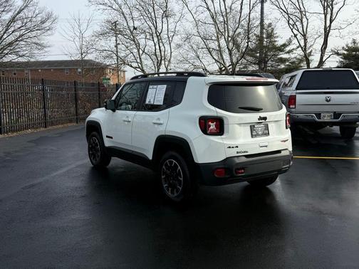 2023 Jeep Renegade Trailhawk