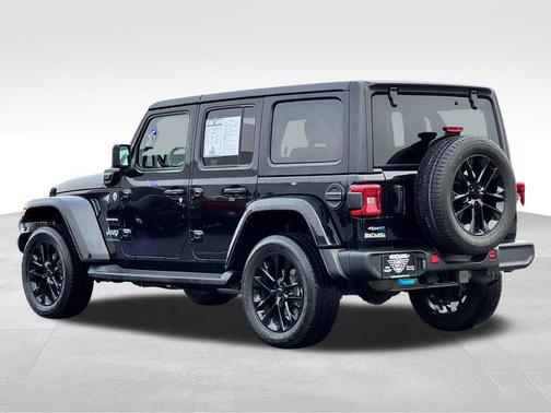 Black Clearcoat 2021 Jeep Wrangler Unlimited Sahara