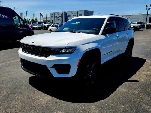 2025 Jeep Grand Cherokee Laredo