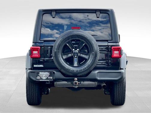 Black Clearcoat 2022 Jeep Wrangler Unlimited Sport Altitude