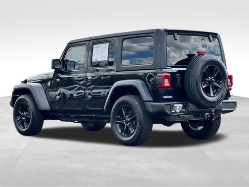 Black Clearcoat 2022 Jeep Wrangler Unlimited Sport Altitude