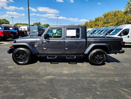 2022 Jeep Gladiator Sport