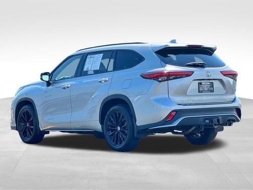 Silver 2023 Toyota Highlander L
